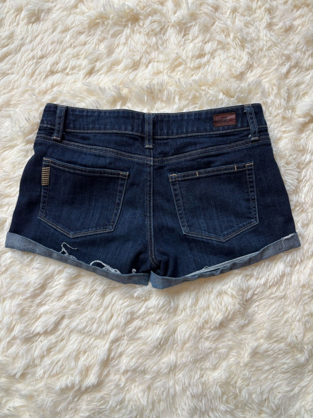 Paige Women’s Dark Wash Cuffed Denim Shorts Size 26 Low Rise - Picture 2 of 4